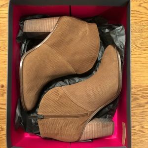 Vince Camuto brown booties 8.5